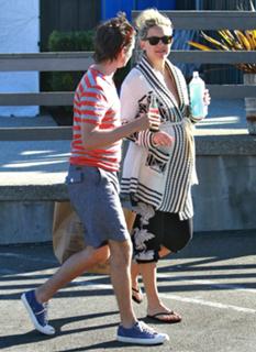 Kate Hudson feet photo thumbnail
