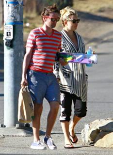 Kate Hudson feet photo thumbnail