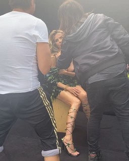 Heidi Klum feet photo thumbnail