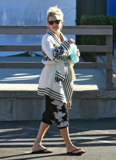 Kate Hudson feet photo thumbnail