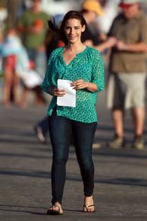 Jessica Lowndes feet photo thumbnail