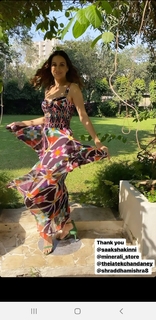 Dia Mirza feet photo thumbnail