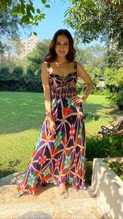 Dia Mirza feet photo thumbnail