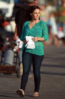 Jessica Lowndes feet photo thumbnail