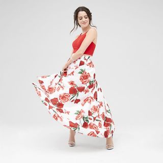 Laura Marano feet photo thumbnail