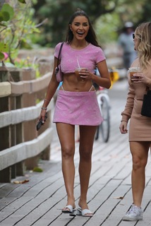 Olivia Culpo feet photo thumbnail