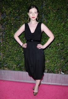 Michelle Trachtenberg feet photo thumbnail