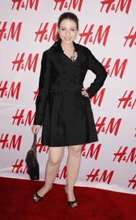 Michelle Trachtenberg feet photo thumbnail