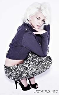 Danielle Harold feet photo 3