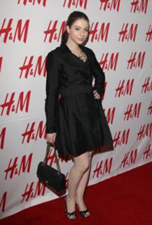 Michelle Trachtenberg feet photo thumbnail