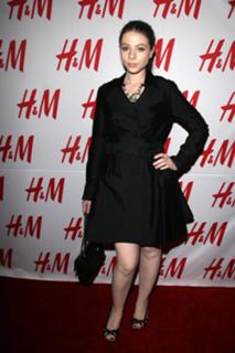 Michelle Trachtenberg feet photo thumbnail