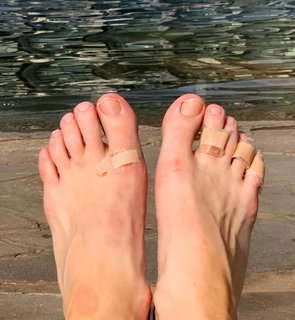 Grace Helbig feet photo thumbnail