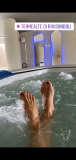 Veronica Maya feet photo thumbnail