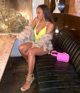 Jilly Anais feet photo thumbnail