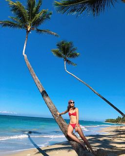 Camila Queiroz feet photo thumbnail