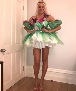 Pixie Lott feet photo thumbnail