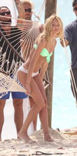 Candice Swanepoel feet photo thumbnail
