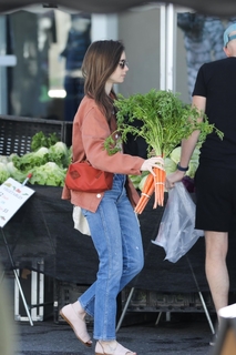 Lily Collins feet photo thumbnail