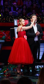 Hadise feet photo thumbnail