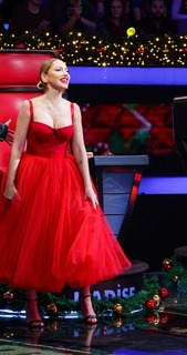 Hadise feet photo thumbnail