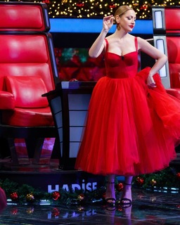 Hadise feet photo thumbnail