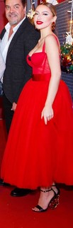 Hadise feet photo thumbnail