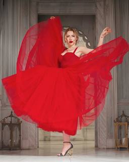 Hadise feet photo thumbnail