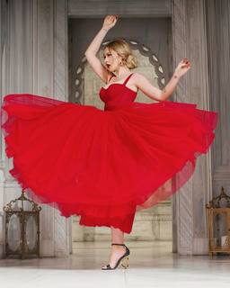 Hadise feet photo thumbnail