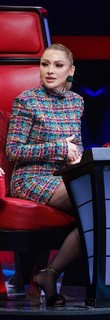 Hadise feet photo thumbnail