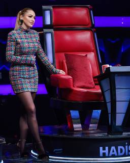Hadise feet photo thumbnail