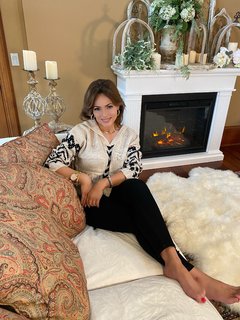 Lisa Robertson feet photo thumbnail