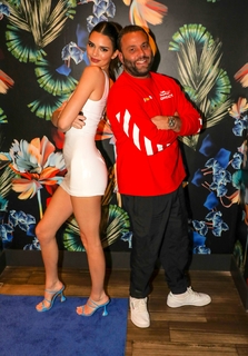 Kendall Jenner feet photo thumbnail