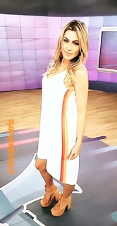 Lívia Andrade feet photo thumbnail