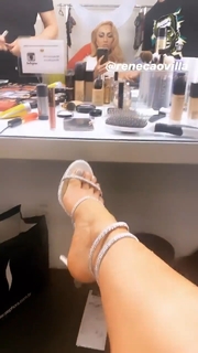 Sabrina Sato feet photo thumbnail