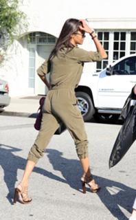 Zoe Saldana feet photo thumbnail