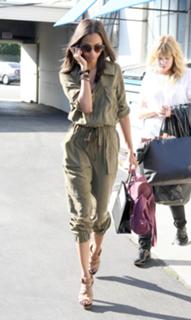 Zoe Saldana feet photo thumbnail