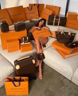 Kendall Jenner feet photo thumbnail