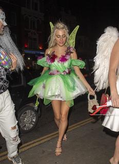 Pixie Lott feet photo thumbnail
