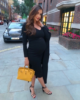 Nabilla Benattia feet photo thumbnail