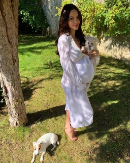 Nabilla Benattia feet photo thumbnail