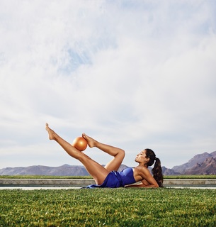 Rosario Dawson feet photo thumbnail