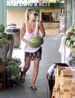 Ali Larter feet photo thumbnail