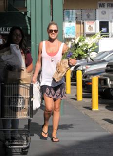 Ali Larter feet photo thumbnail