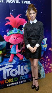 Anna Kendrick feet photo thumbnail