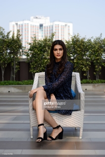 Kriti Sanon feet photo thumbnail