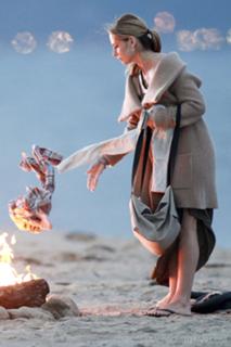 Sarah Michelle Gellar feet photo thumbnail