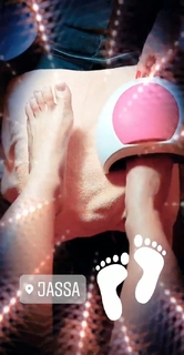 Lívia Andrade feet photo thumbnail