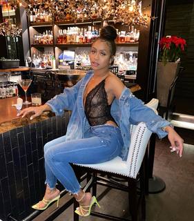 Jilly Anais feet photo thumbnail