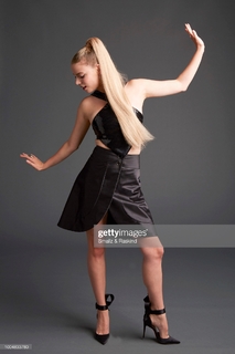 Anya Taylor-Joy feet photo thumbnail