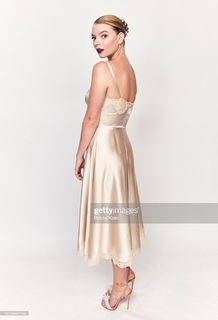 Anya Taylor-Joy feet photo thumbnail
